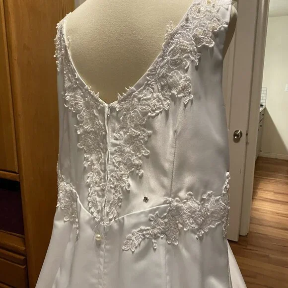 #23) Wedding Gown: Regal Elegance
